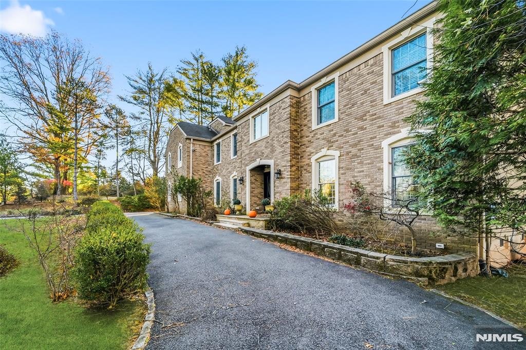 27 Pine Hill Road
