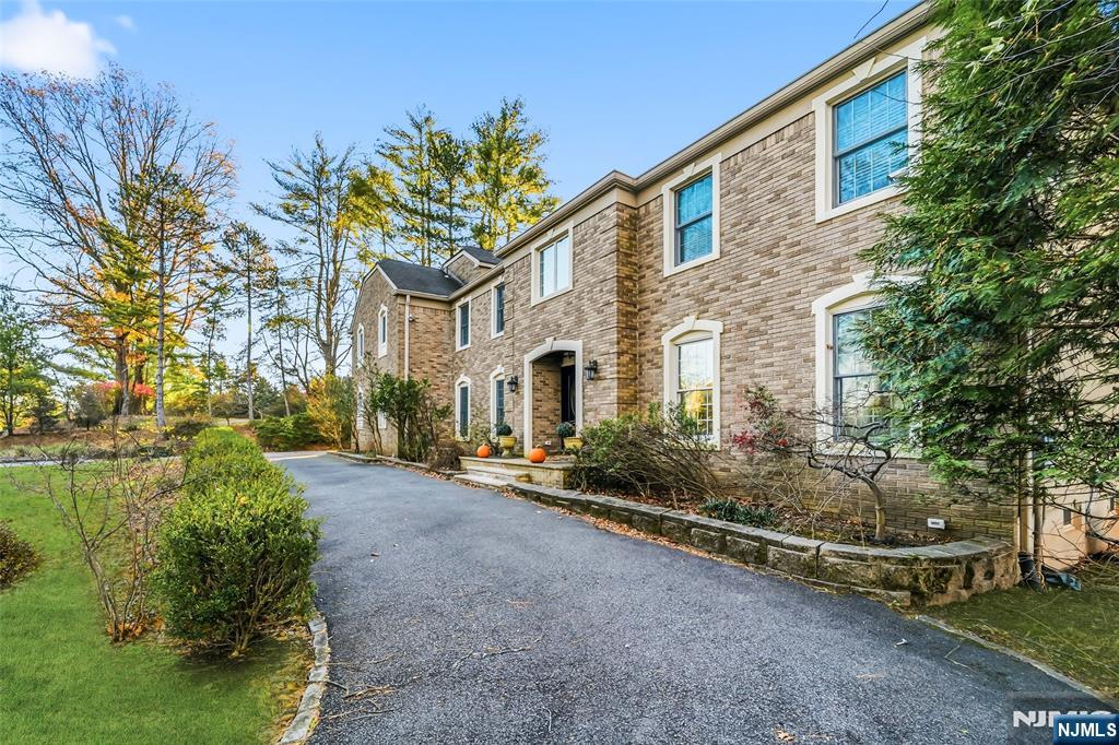 27 Pine Hill Road