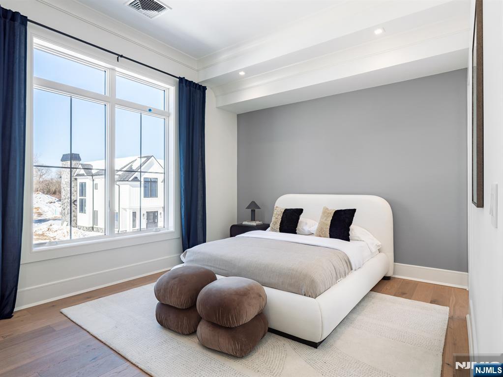 16-18 Paris Avenue 16