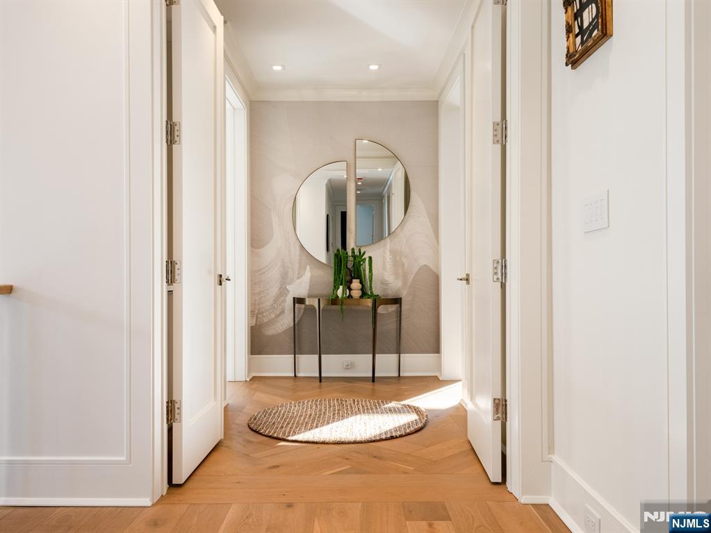 16-18 Paris Avenue 16