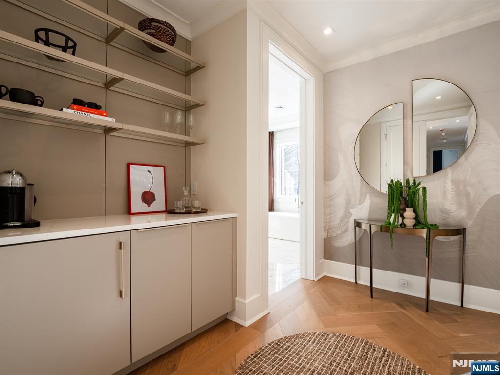 16-18 Paris Avenue 16