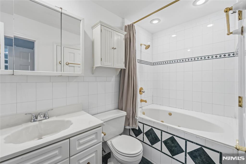 919 Park Avenue 3R