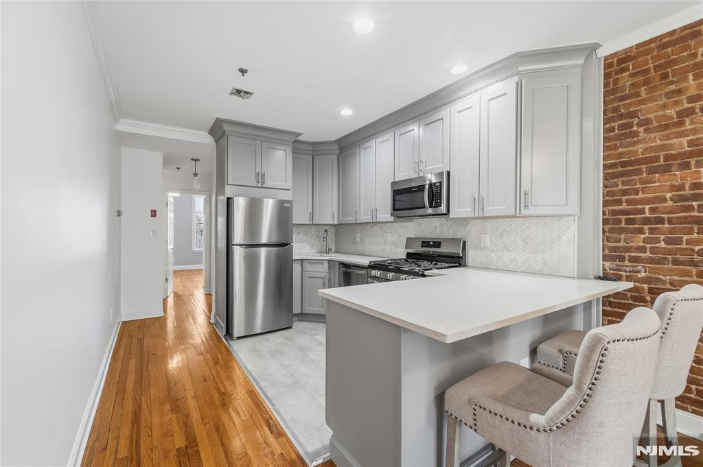 919 Park Avenue 3R