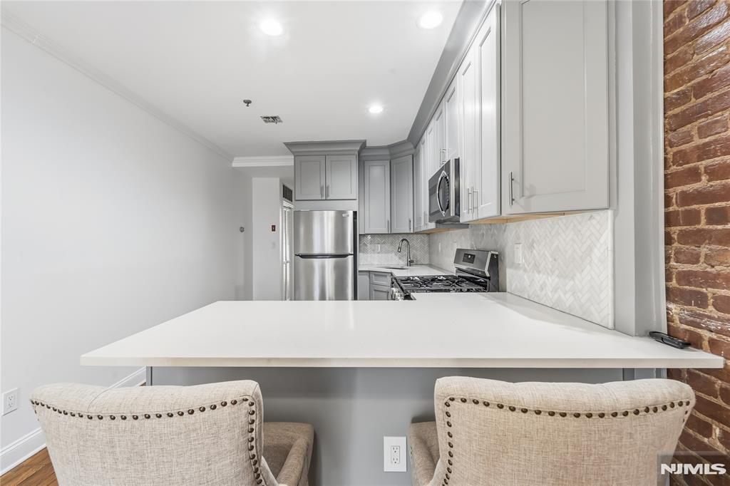 919 Park Avenue 3R