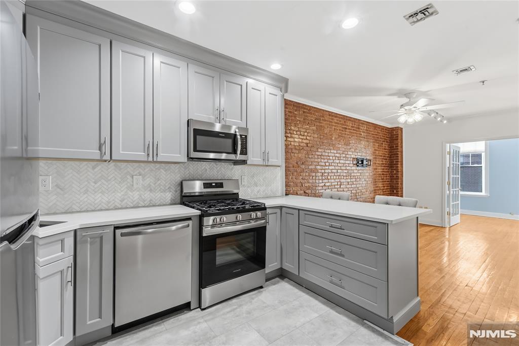 919 Park Avenue 3R