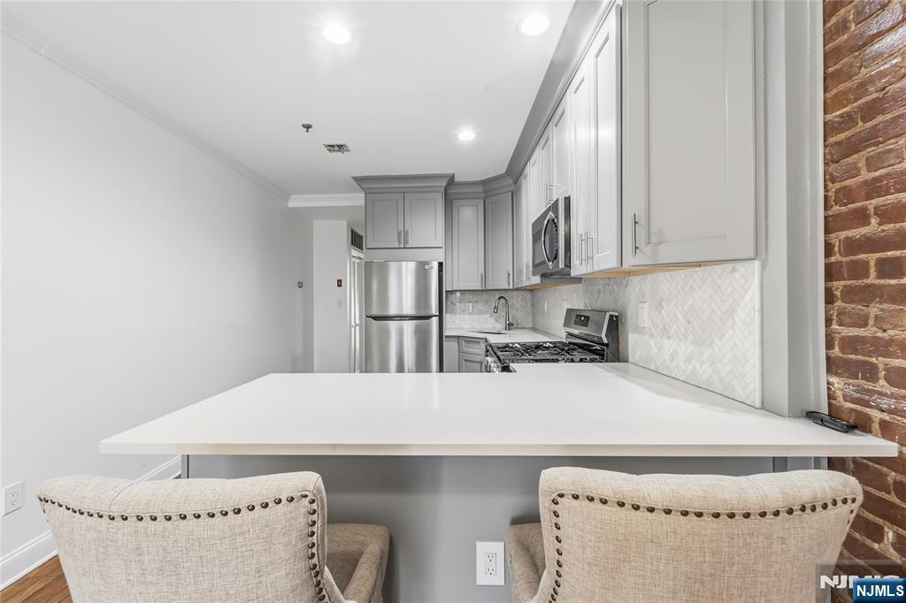 919 Park Avenue 3R