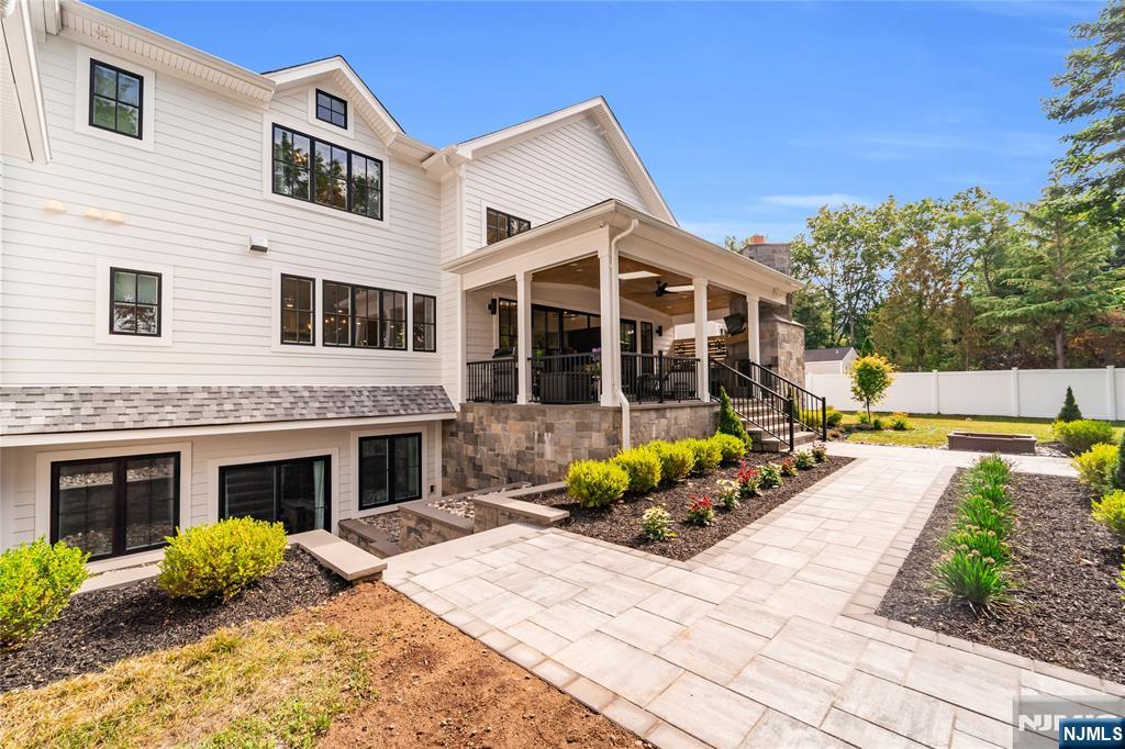 11 Green Way