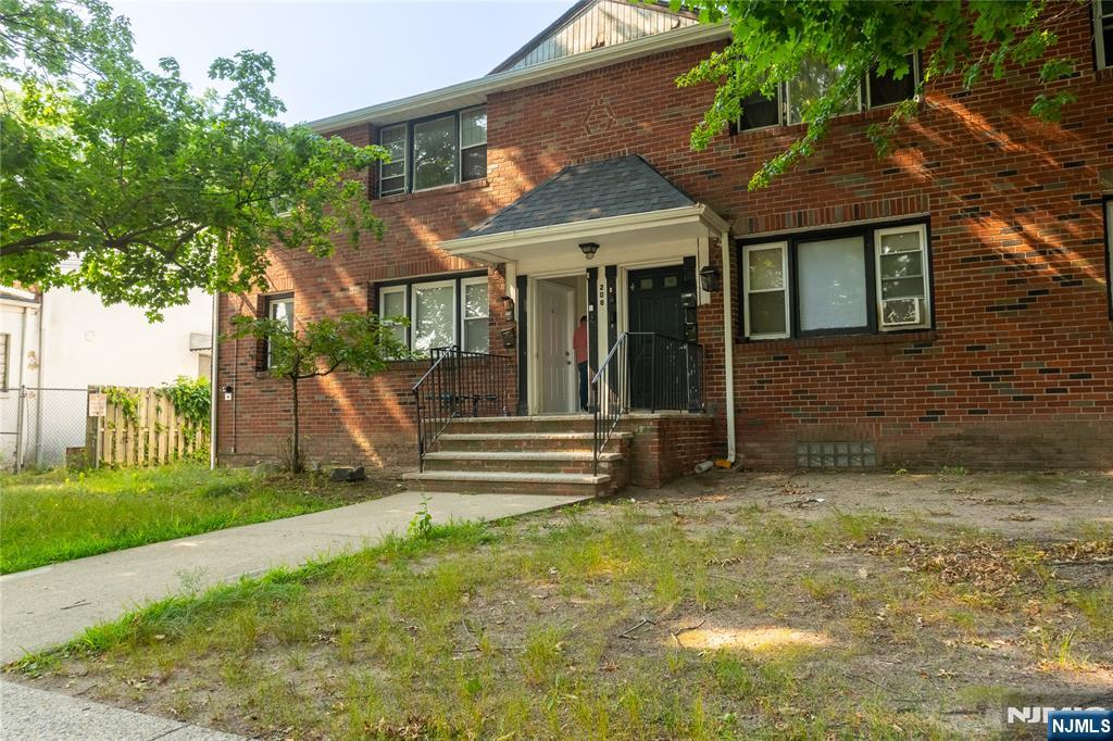 206 1st Street 2L