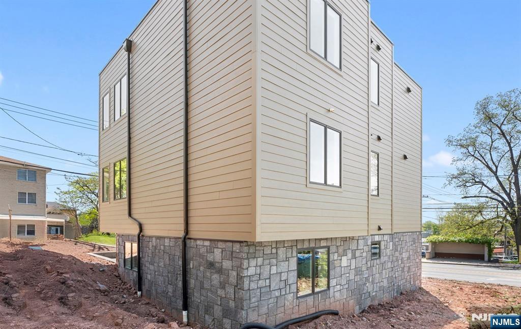853 Pleasantview Terrace 2