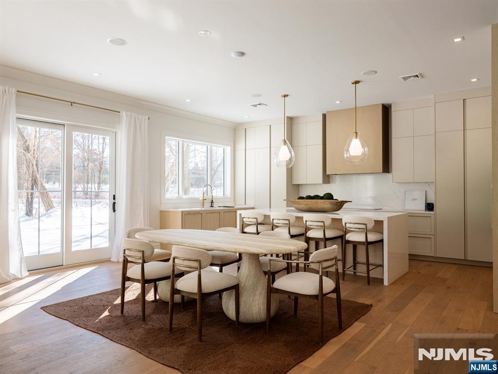 16-18 Paris Avenue 4