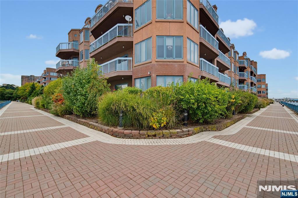 202 Adams Court F202