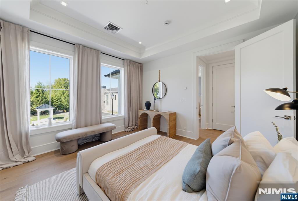 16-18 Paris Avenue 1