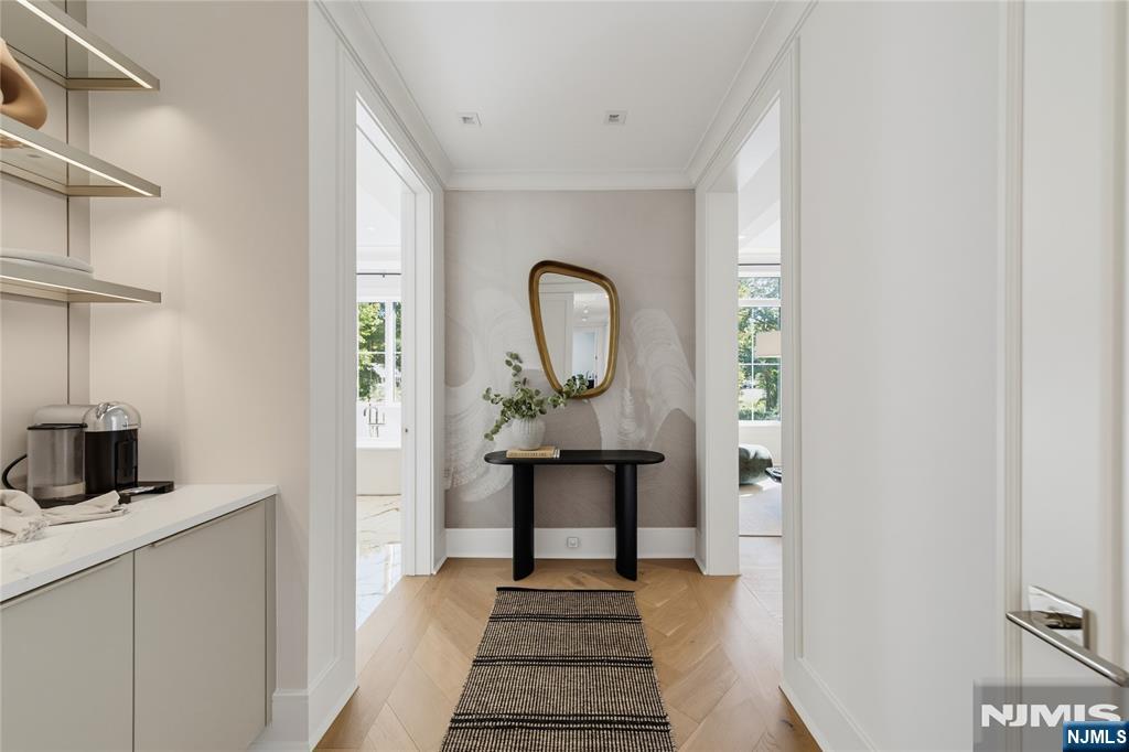 16-18 Paris Avenue 1