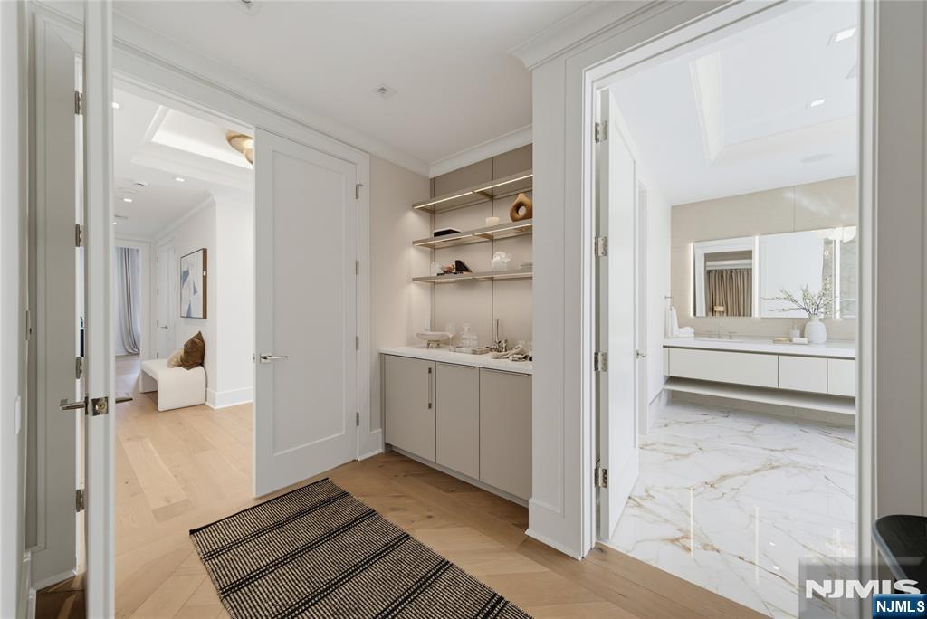 16-18 Paris Avenue 1