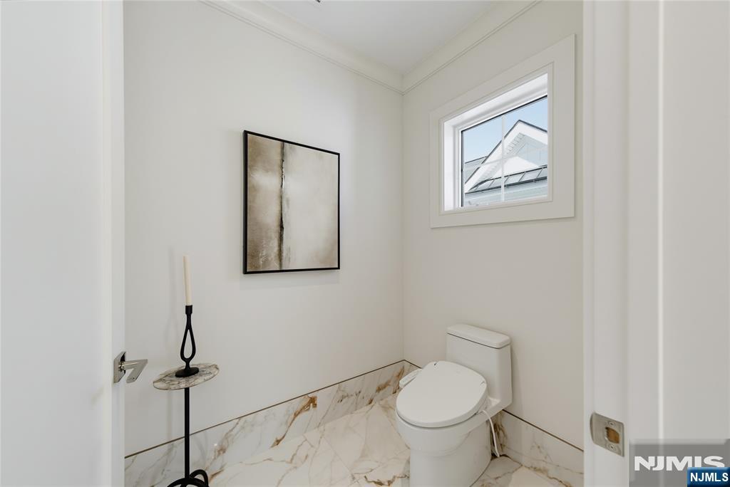 16-18 Paris Avenue 1