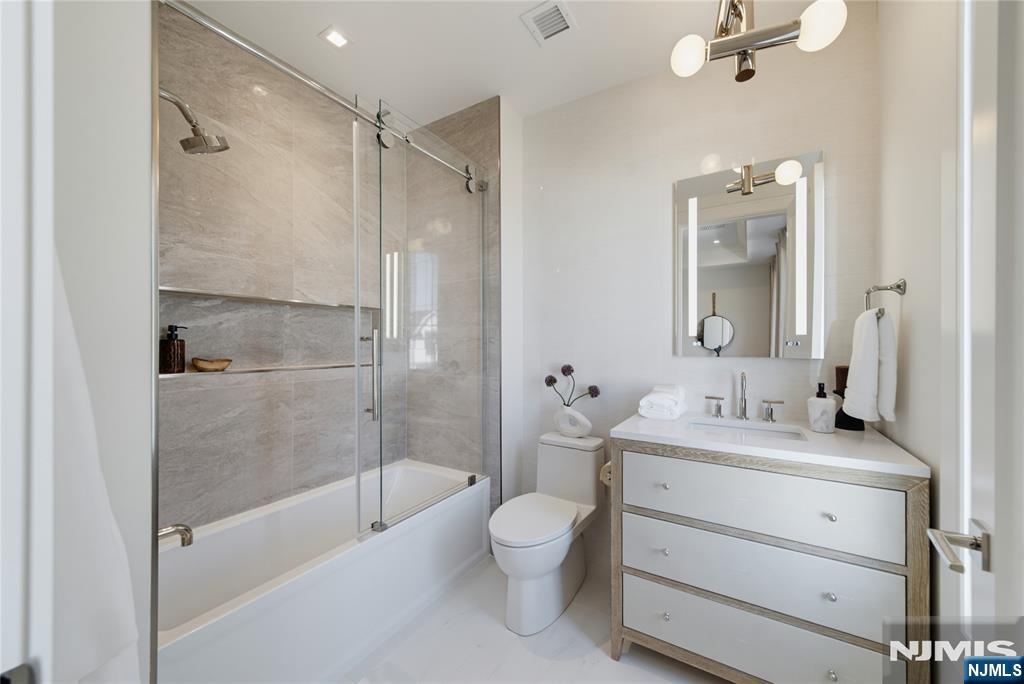 16-18 Paris Avenue 1