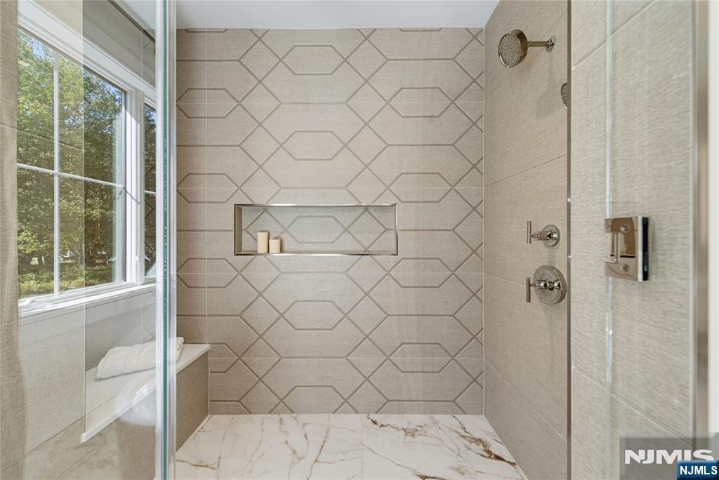 16-18 Paris Avenue 1