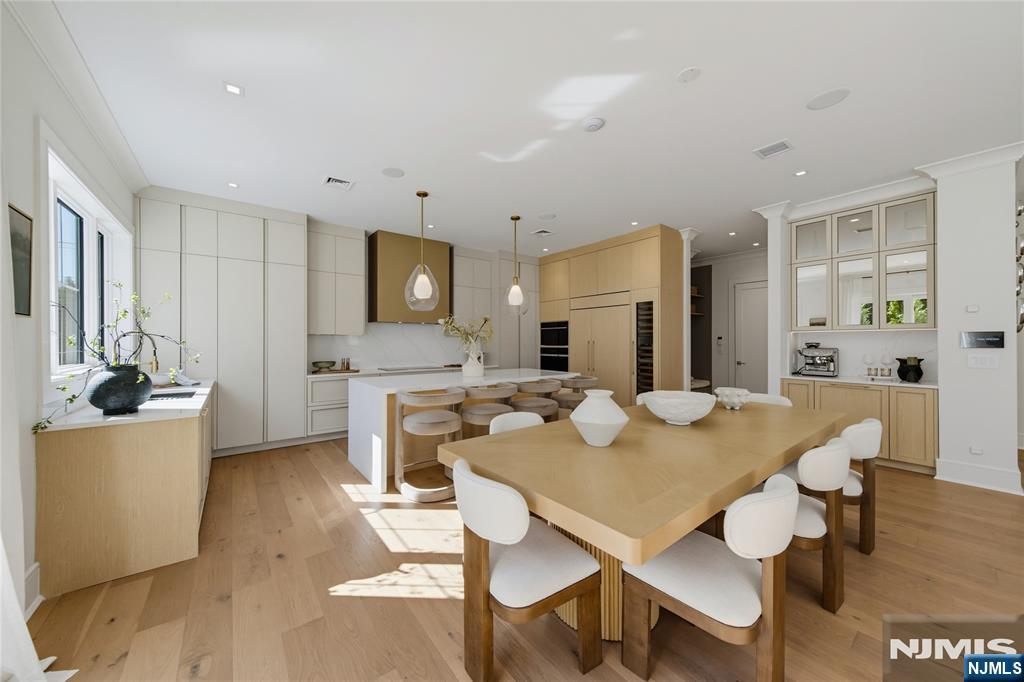 16-18 Paris Avenue 1