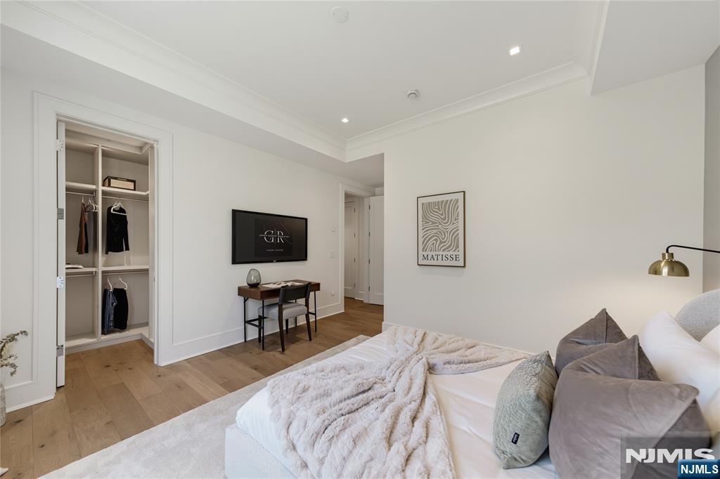 16-18 Paris Avenue 9