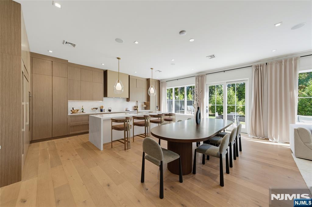 16-18 Paris Avenue 9