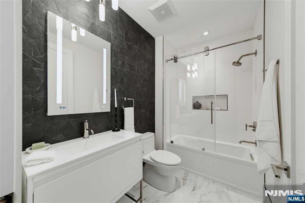 16-18 Paris Avenue 9