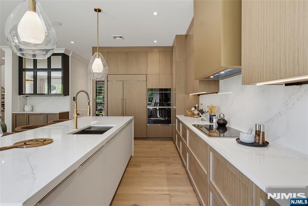 16-18 Paris Avenue 9