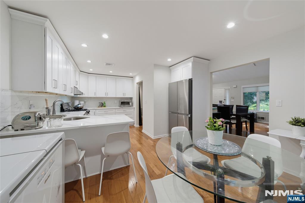 11 Lakeview Drive
