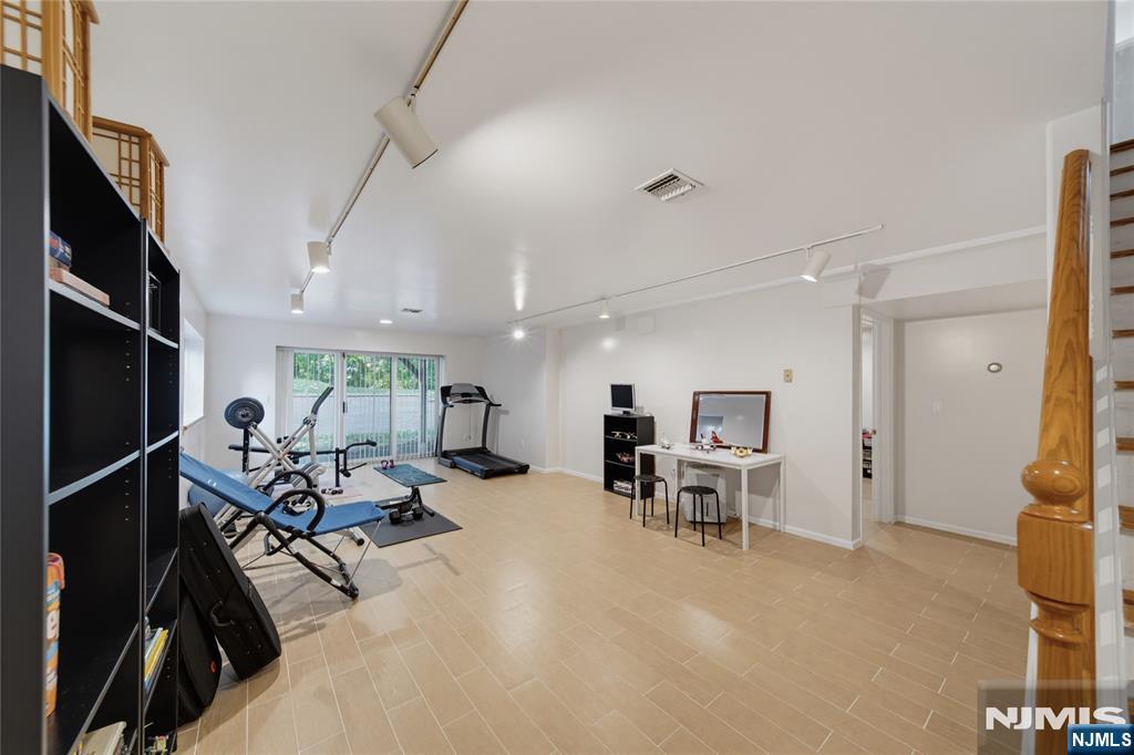 11 Lakeview Drive