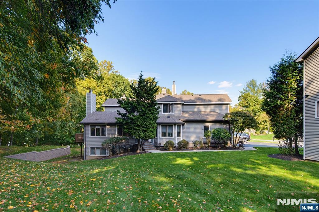 11 Lakeview Drive