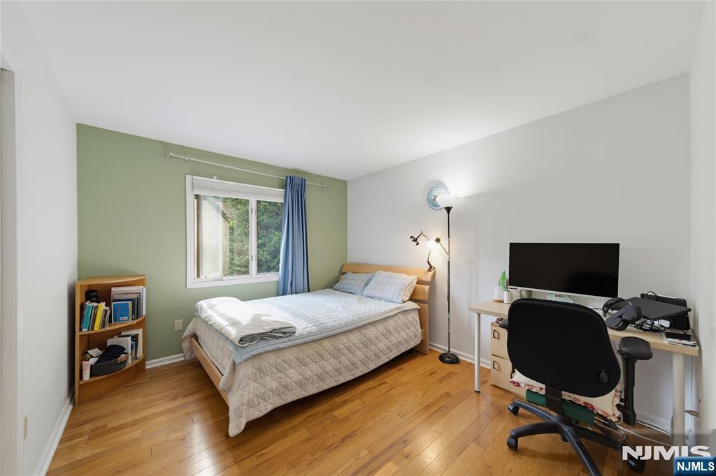 11 Lakeview Drive