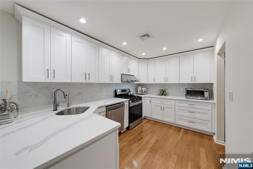 11 Lakeview Drive