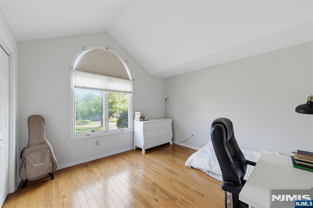 11 Lakeview Drive
