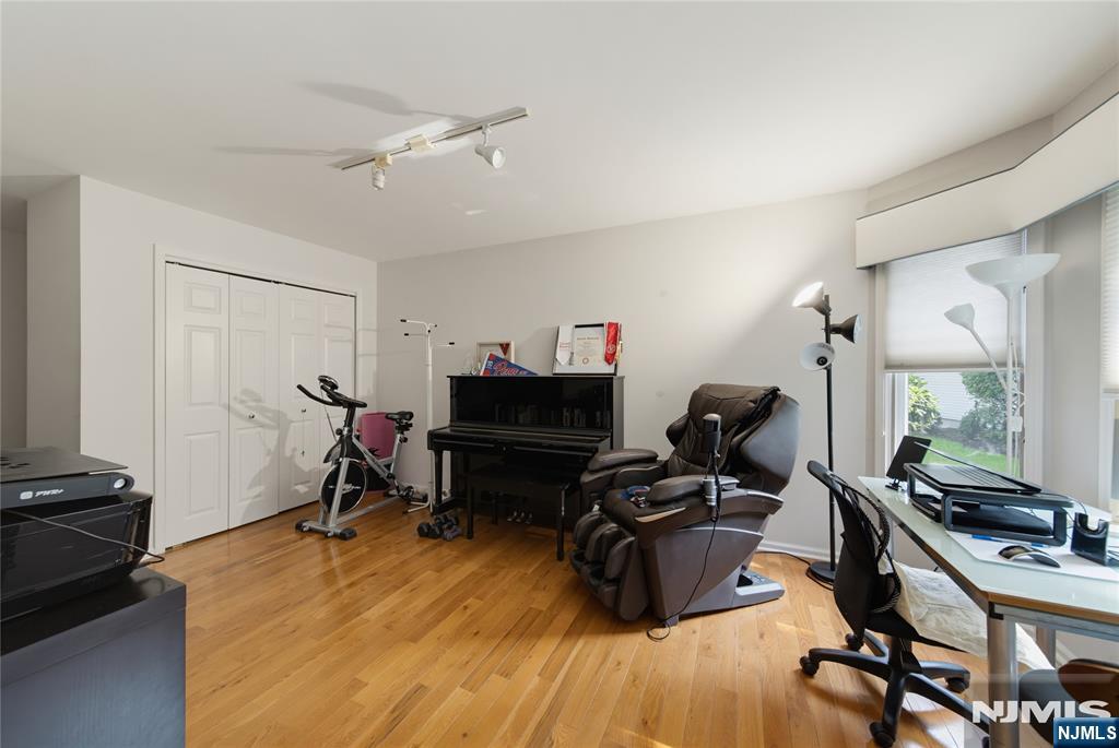 11 Lakeview Drive