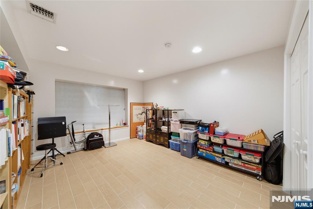 11 Lakeview Drive