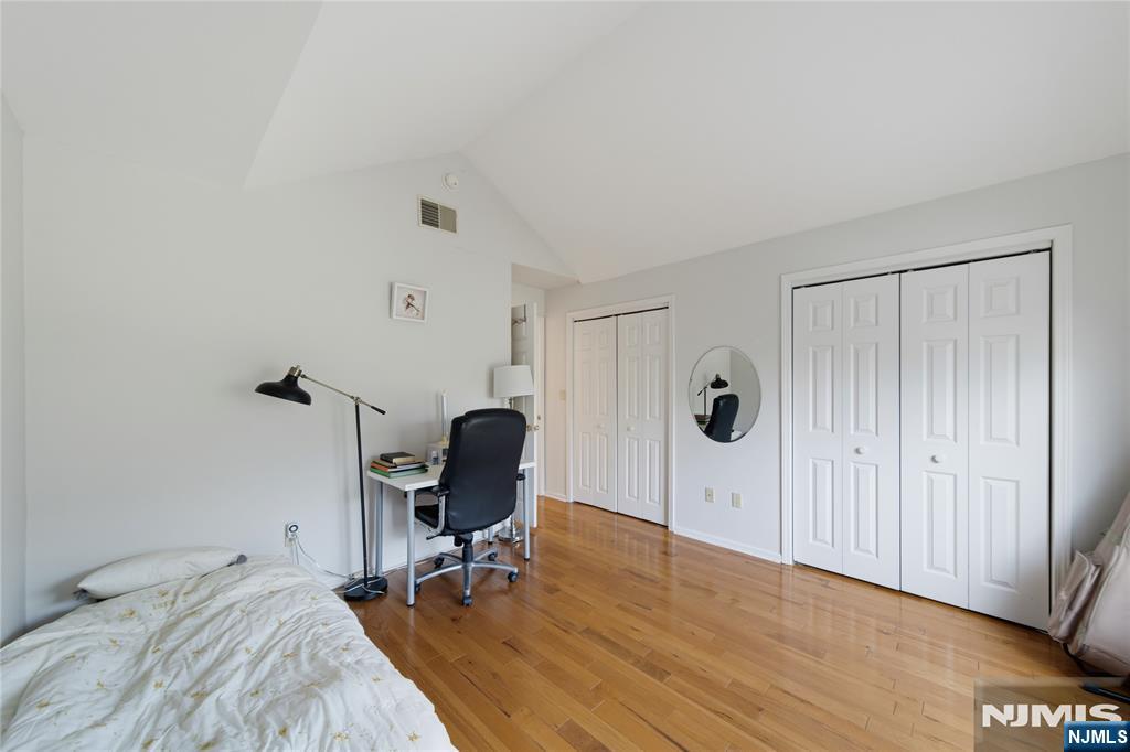 11 Lakeview Drive