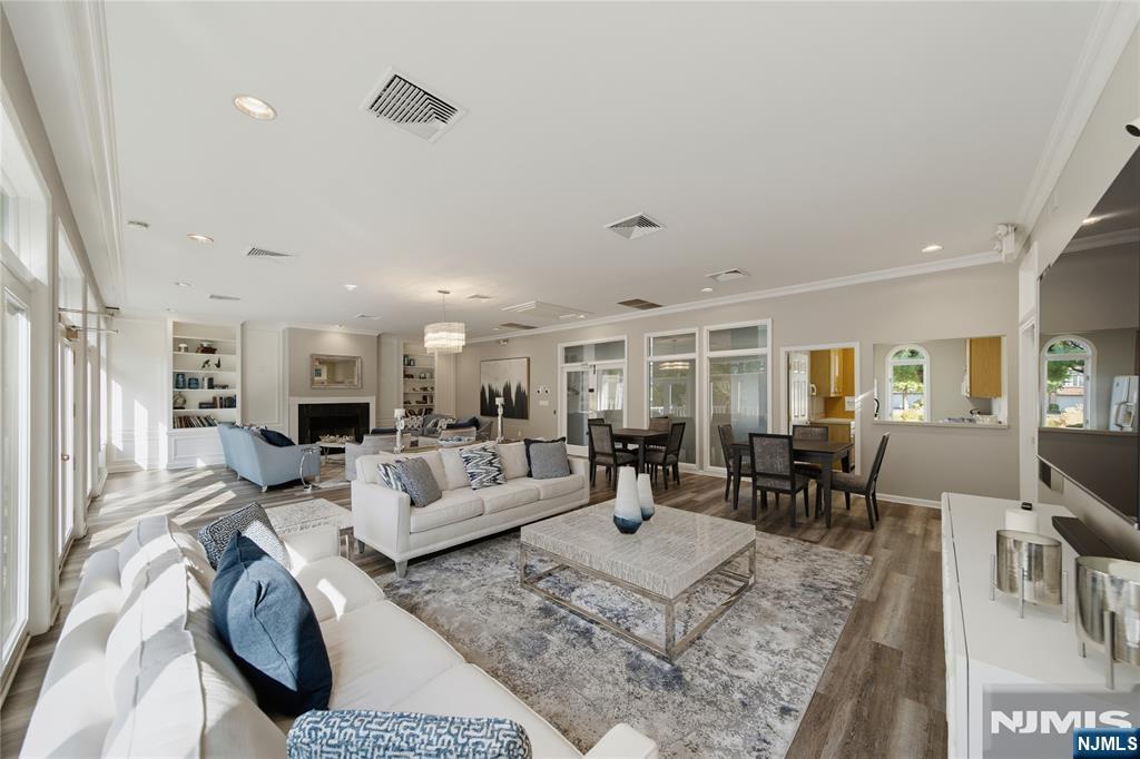 11 Lakeview Drive