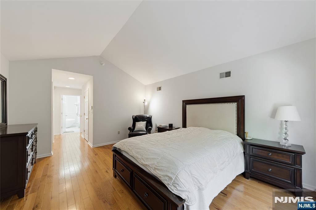 11 Lakeview Drive