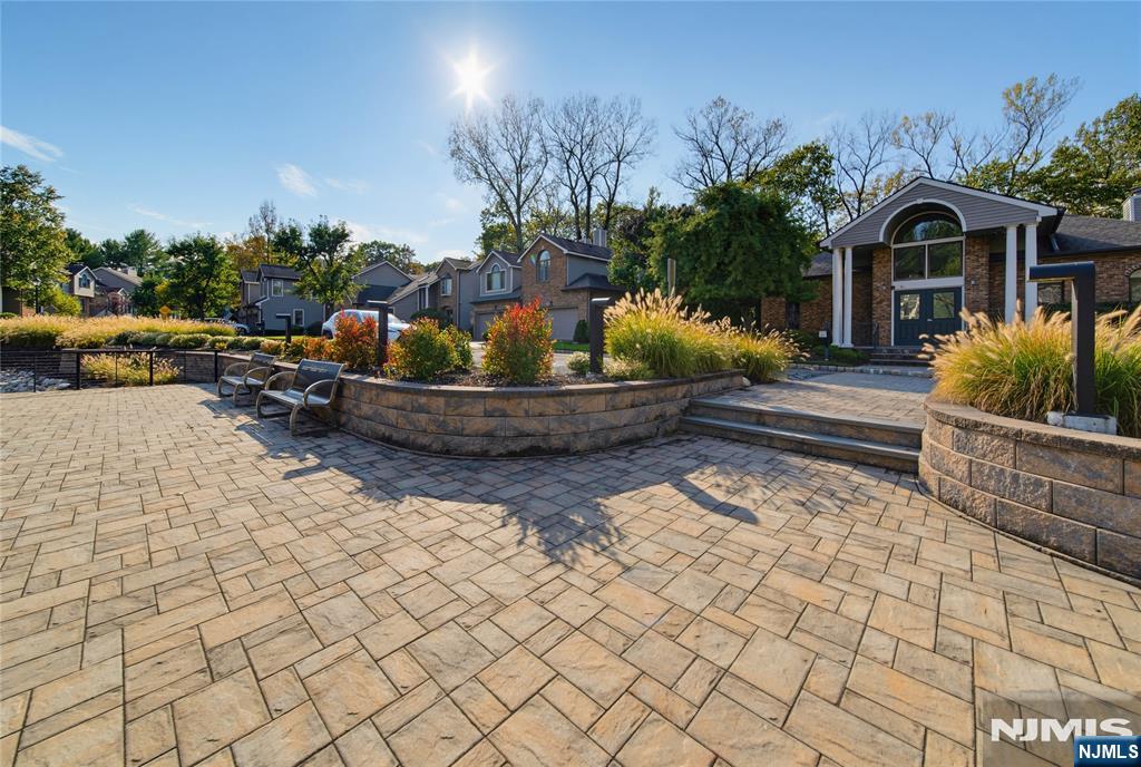 11 Lakeview Drive