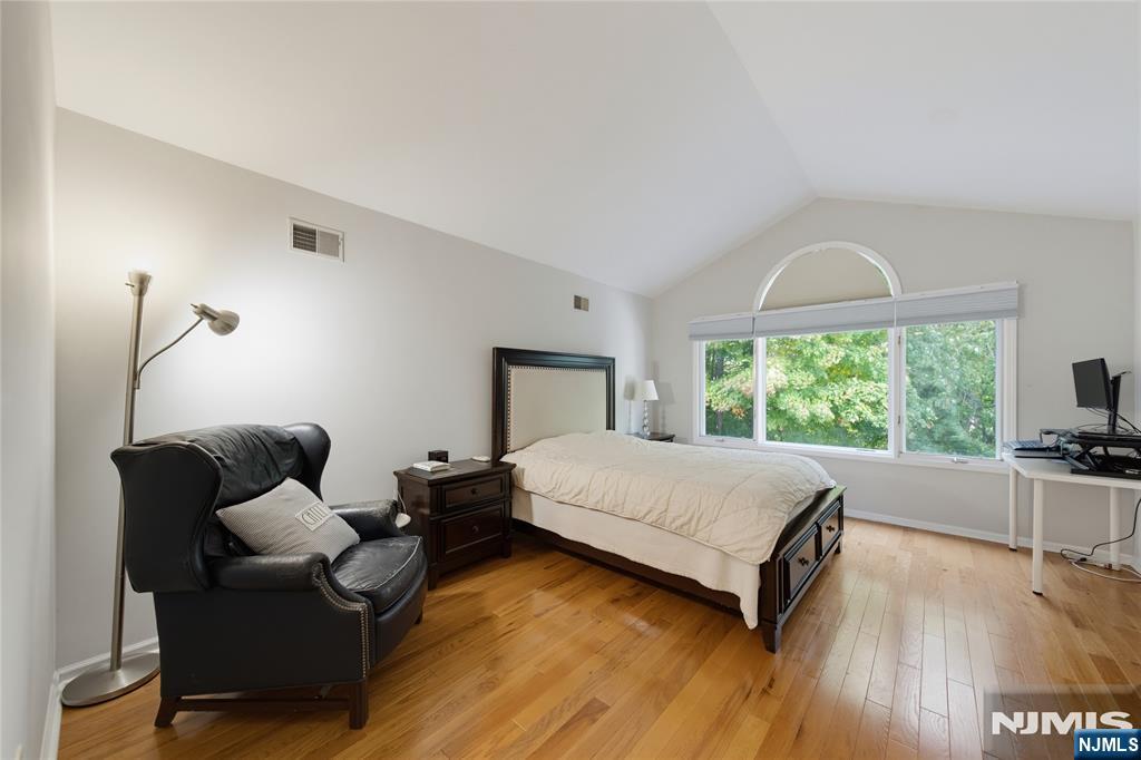 11 Lakeview Drive