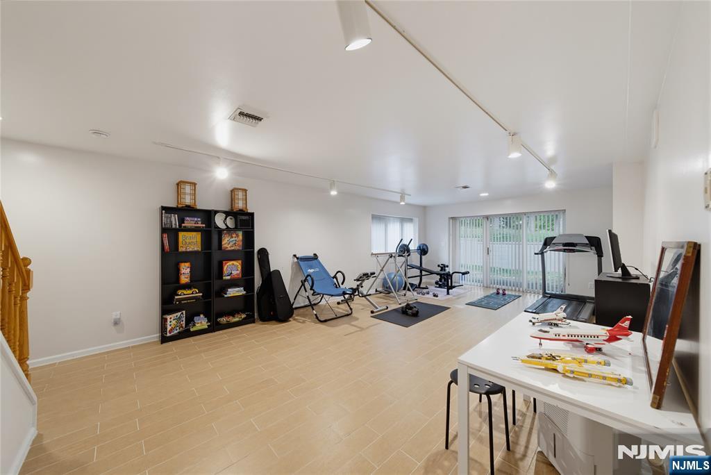 11 Lakeview Drive