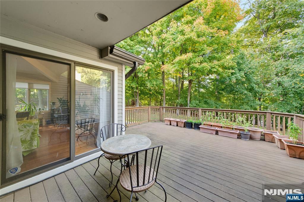 11 Lakeview Drive