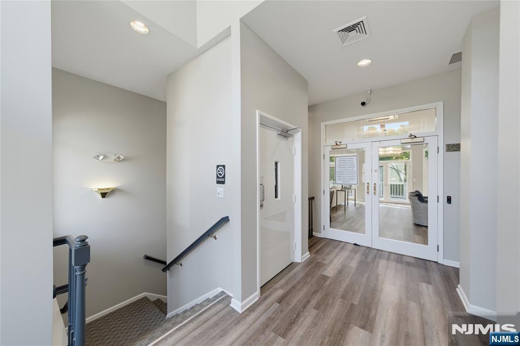 11 Lakeview Drive