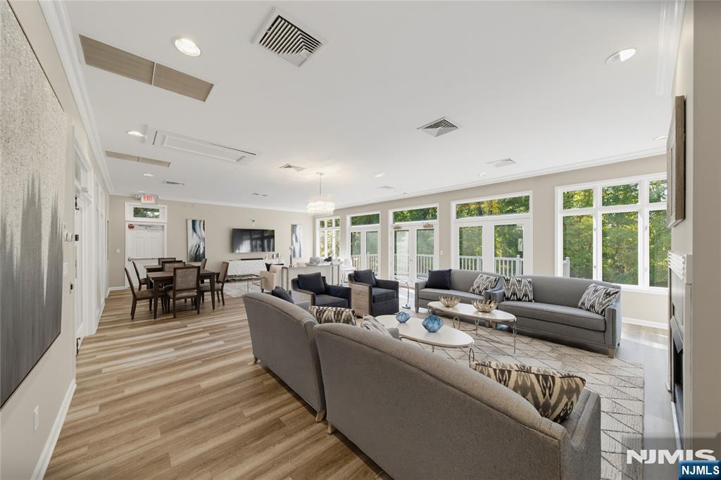 11 Lakeview Drive