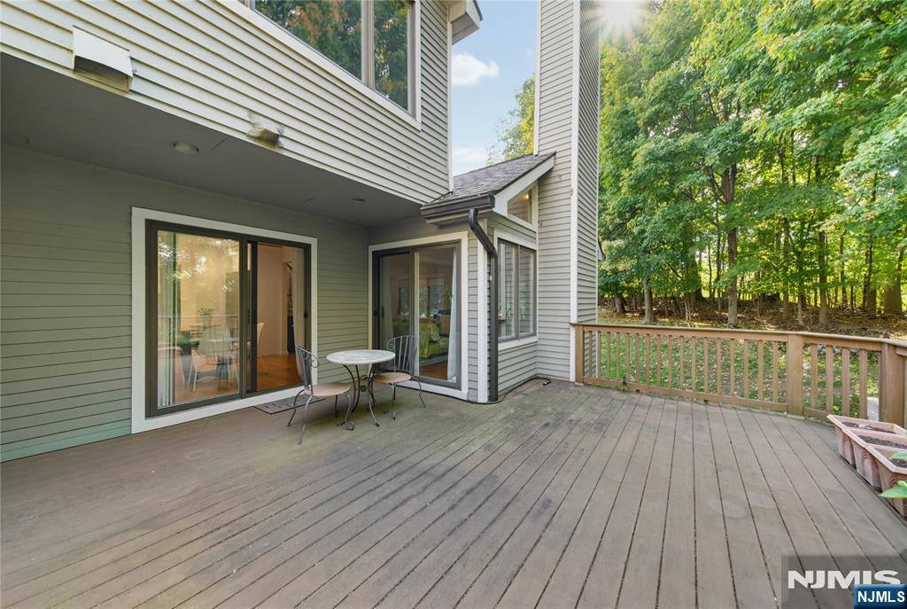 11 Lakeview Drive