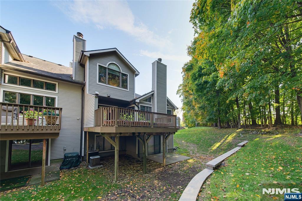 11 Lakeview Drive