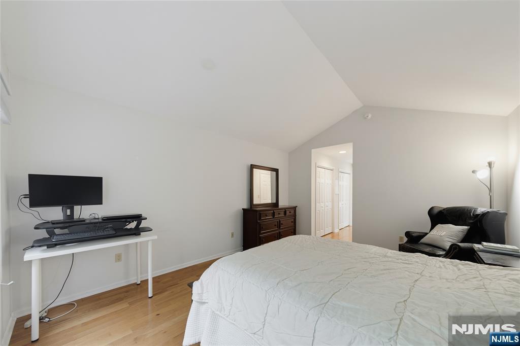 11 Lakeview Drive