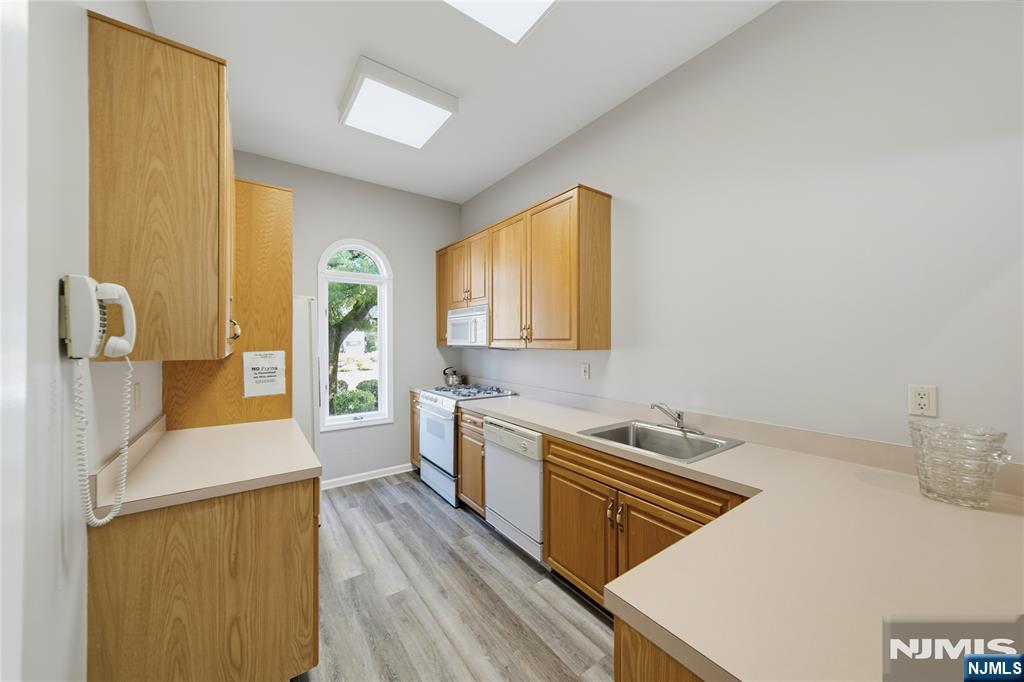 11 Lakeview Drive