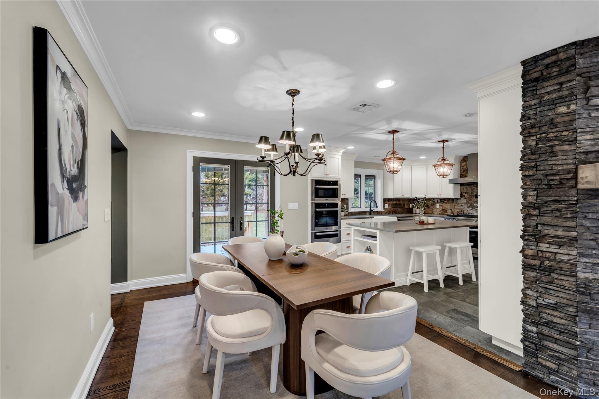 4 Iroquois Avenue