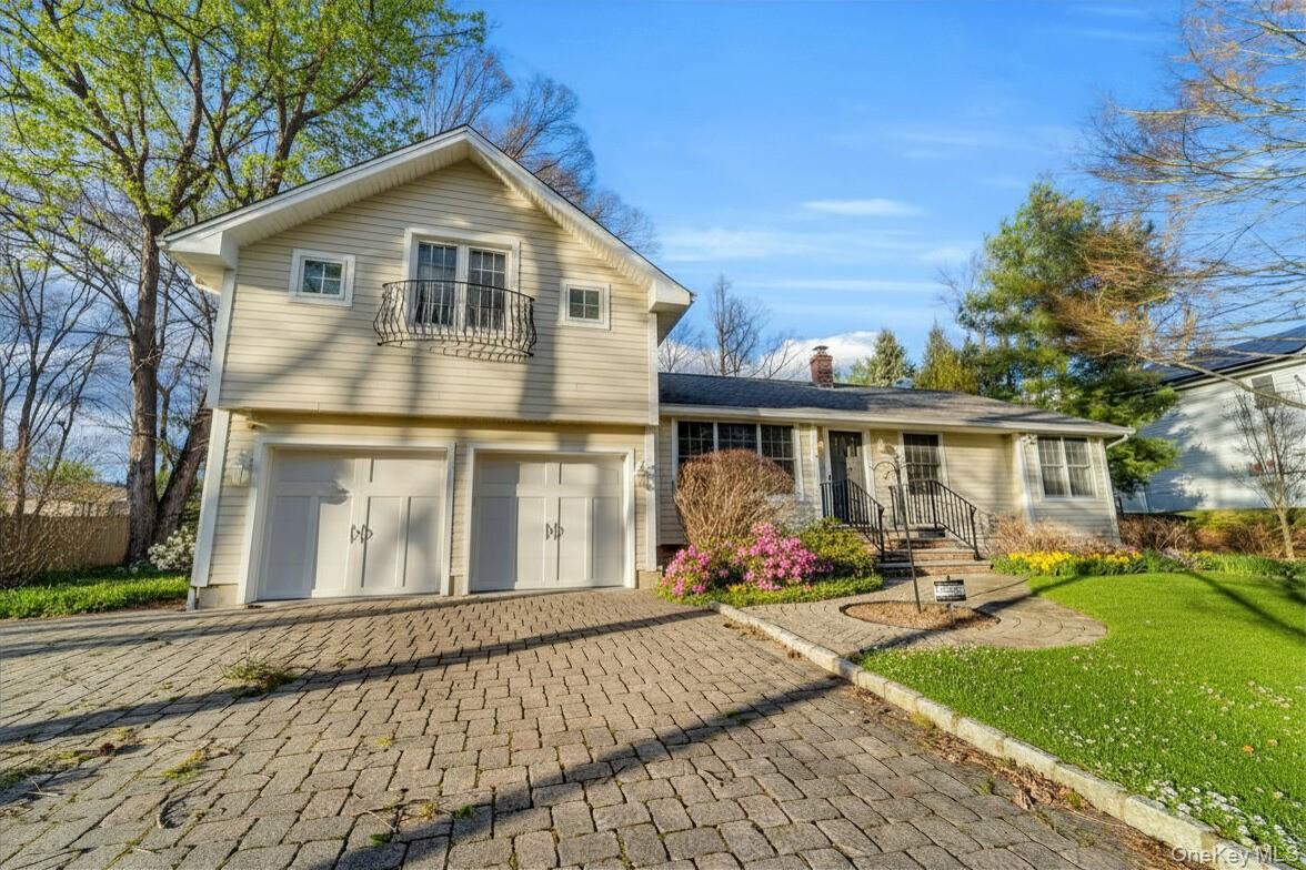4 Iroquois Avenue