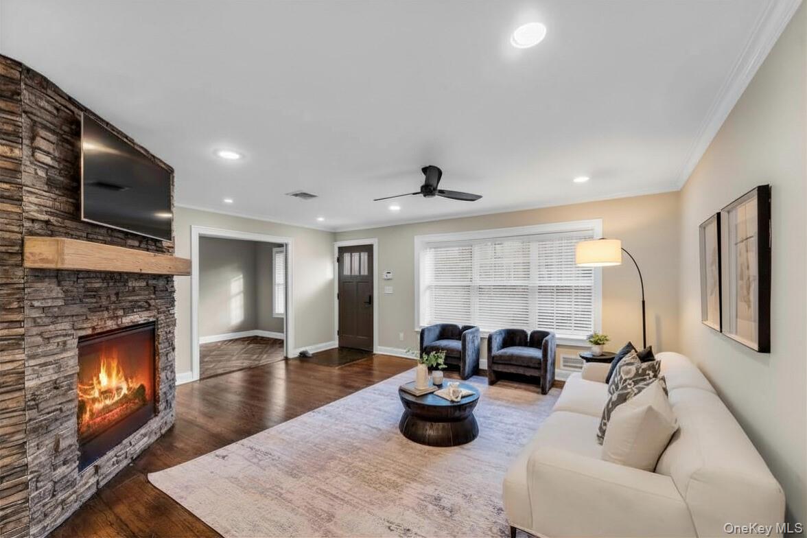 4 Iroquois Avenue